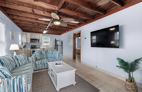 Crescent Beach Cabaña | Cozy Cottage! Best 2nd row location in North Myrtle Beach!
