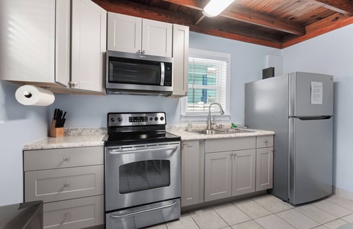 Crescent Beach Cabaña | Cozy Cottage! Best 2nd row location in North Myrtle Beach!