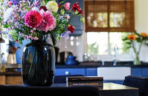 Wilbertoord Casa | Cozy cottage, view of horse pasture, large garden, pet friendly.