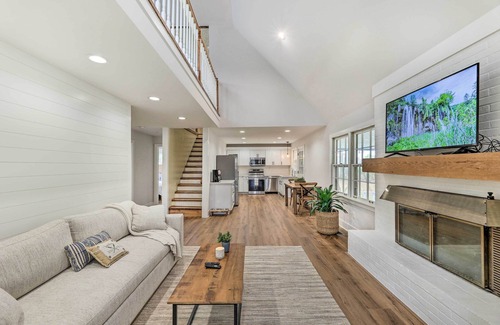 Estill Springs Cabaña | Cozy Cottage w/ Fireplace & Private Yard
