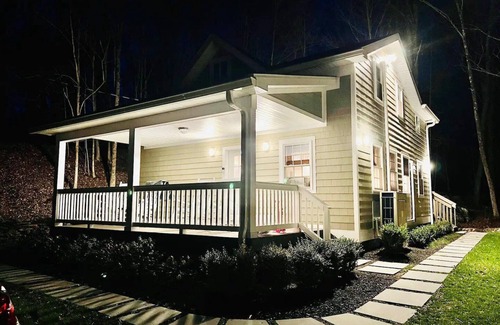 Mongaup Valley Cabaña | Cozy Cottage w/ Hot Tub! — Family Friendly