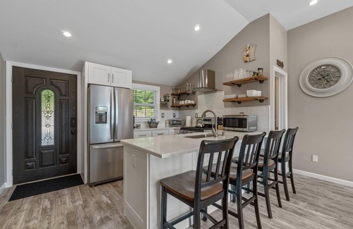 Newburgh Casa | Cozy cottage w/hot tub, game room & backyard. Close to West Point and Bethel.
