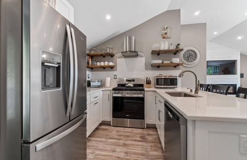 Newburgh Casa | Cozy cottage w/hot tub, game room & backyard. Close to West Point and Bethel.