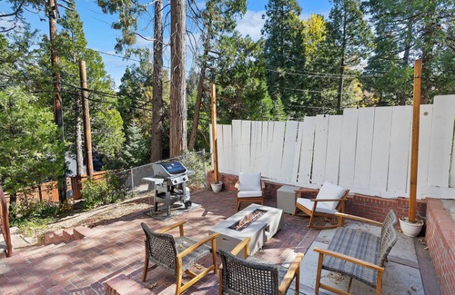 Lake Arrowhead Cabaña | Cozy Cottage w/ Lake Access near Village in Lake Arrowhead