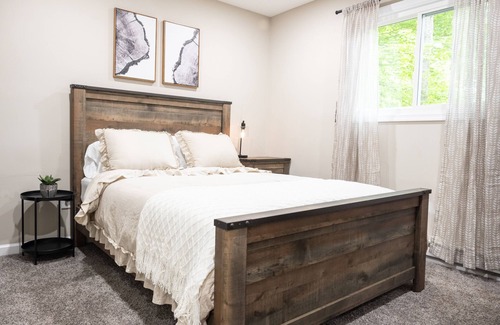 Tobyhanna Cabaña | Cozy Cottage w/ Private Hot Tub & Fire Pit