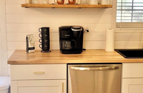 Colington Cabaña | Cozy Cottage with Hot tub & Firepit! Near the Beach & Sound!
