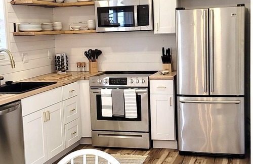 Colington Cabaña | Cozy Cottage with Hot tub & Firepit! Near the Beach & Sound!