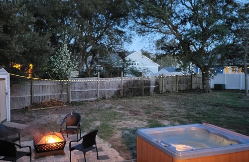 Colington Cabaña | Cozy Cottage with Hot tub & Firepit! Near the Beach & Sound!