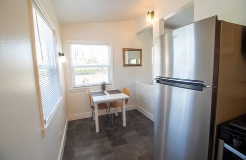 College East Casa | Cozy Cottage - Walk to SDSU - Laundry - Central