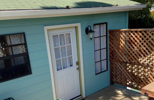 Oak Park Cabaña | Cozy Cottage/Walk Downtown/Bikes/Deck/Full Kitchen