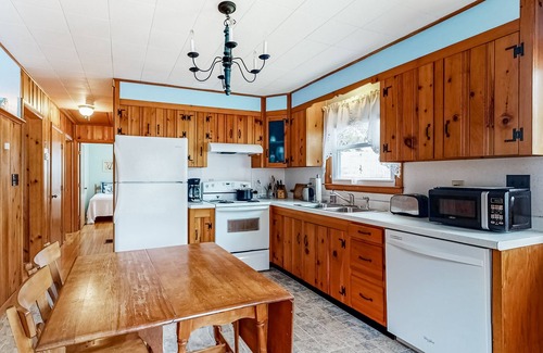 Bass River Casa | Cozy cottage, WiFi, W/D, A/C, Gas grill, Firepit