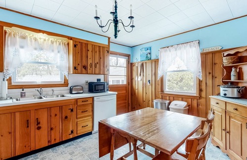 Bass River Casa | Cozy cottage, WiFi, W/D, A/C, Gas grill, Firepit