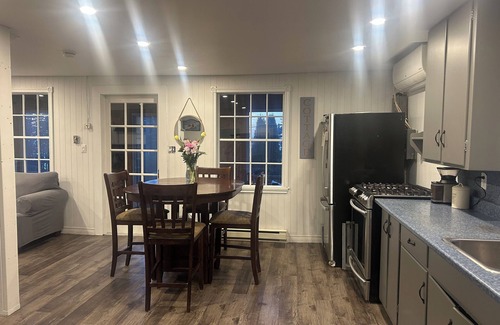 Harbourville Cabaña | Cozy cottage with a hot tub on the bay of fundy