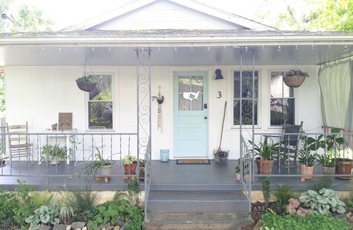 Woodfin Casa | Cozy cottage with backyard firepit