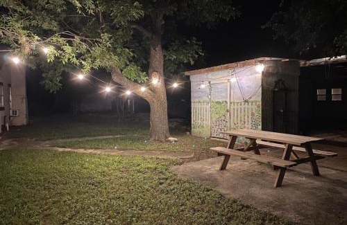 Medina Casa | Cozy Cottage with Big Porch