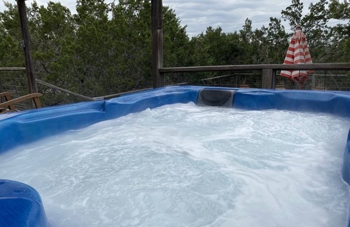 Wimberley Cabina | Cozy Cottage with Private pool, Private Hot Tub and Internet