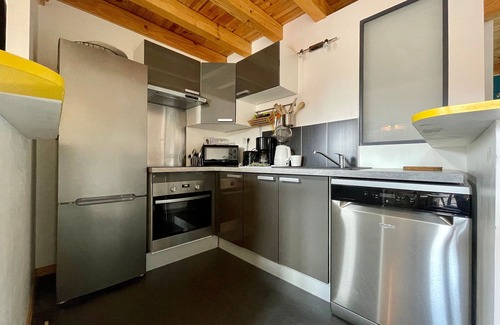 Polignac Cabaña | Casa independiente con terraza soleada, cerca de Puy-en-Velay, ideal para senderismo y relajación