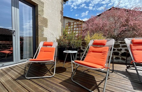 Polignac Cabaña | Casa independiente con terraza soleada, cerca de Puy-en-Velay, ideal para senderismo y relajación