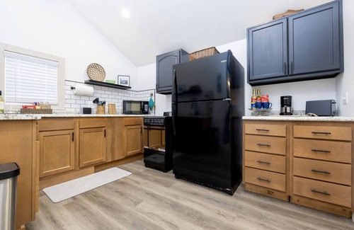 Lakeview Casa | Cozy Cottages on Orchard Island- Pet Friendly !