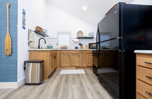 Lakeview Casa | Cozy Cottages on Orchard Island- Pet Friendly !