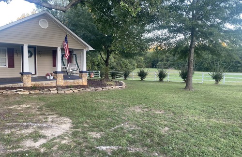 Reidsville Casa | Cozy Country Bungalow, Rocking chair front porch. 20 miles to Danville VA Casino