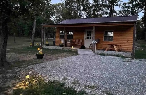 Duke Cabina | Cozy Country Cabin By Ft Wood & 1 mile Shrine club