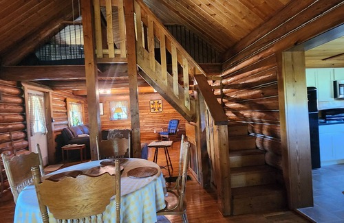 West Union Cabina | Cozy Country Cabin close to West Union!