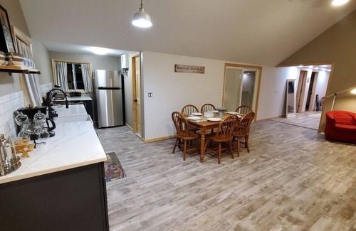 Mongaup Valley Cabaña | Cozy Country Cottage close to Bethel Woods (with Home Office and Family Games)