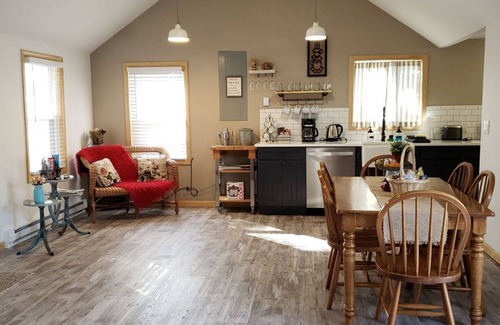 Mongaup Valley Cabaña | Cozy Country Cottage close to Bethel Woods (with Home Office and Family Games)