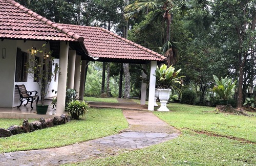 Hiyarapitiya Cabaña | Cozy Country Cottage on Hills (Near Kandy)