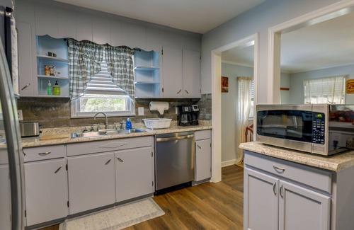 Arapahoe Casa | Cozy Country Getaway in Grantsboro Near Beaches!