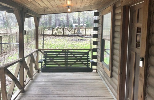 Lufkin Casa | Beautiful Cozy Log Cabin Ranch House is 3200 sq. ft. 3 Bedrooms and 3 Bathrooms.