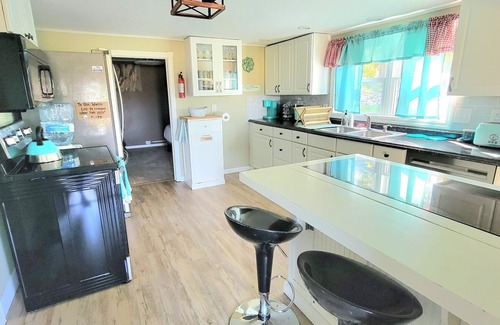 Irving Casa | Cozy Country Home. 5 minutes from Sunset Bay Beach!