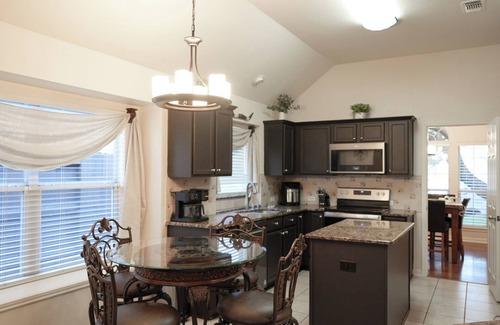 Wetmore Casa | Cozy Country Home @ Six Flags, La Cantera, Medical Center, RIM, and UTSA.