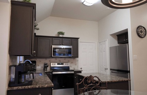 Wetmore Casa | Cozy Country Home @ Six Flags, La Cantera, Medical Center, RIM, and UTSA.