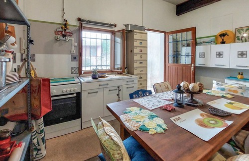 Ogeu-Les-Bains Casa | Cozy country house with well-kept garden and grounds.