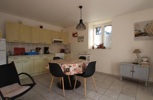 Angoville-sur-Ay Cabaña | Casa acogedora entre el mar y el campo, con terraza, jardín, TV y más.