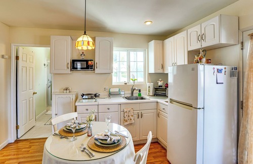 Southwest Anaheim Apartamento | Cozy Couple's Oasis w/Pool: 3 Mi to Disneyland!