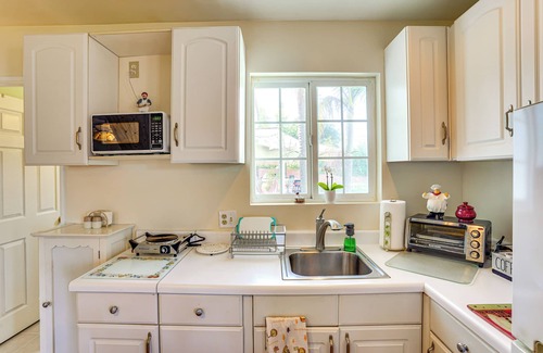 Southwest Anaheim Apartamento | Cozy Couple's Oasis w/Pool: 3 Mi to Disneyland!