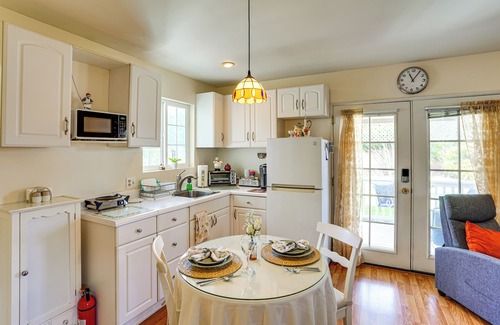 Southwest Anaheim Apartamento | Cozy Couple's Oasis w/Pool: 3 Mi to Disneyland!