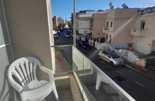 Qawra Apartamento | Cozy Couples Apartment in Qawra