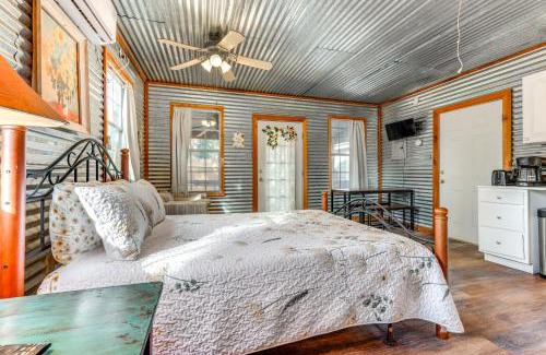 Canyon Lake Apartamento | Cozy Couples Cottage with View Near Canyon Lake!