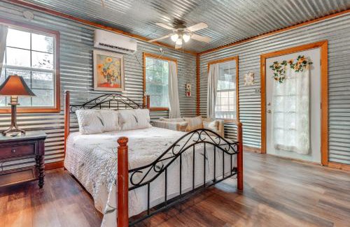 Canyon Lake Apartamento | Cozy Couples Cottage with View Near Canyon Lake!
