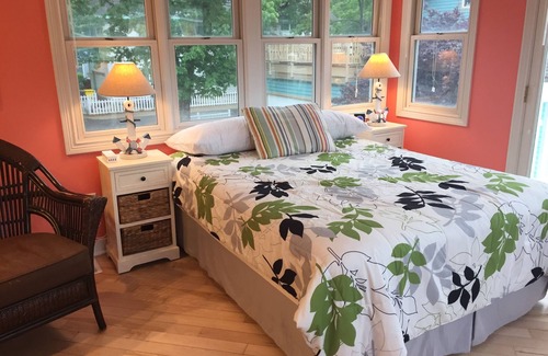 Michigan City Casa | Las parejas escapada! Cortas estancias posibles. Estudio con Queen + bañera de hidromasaje en Beachwalk