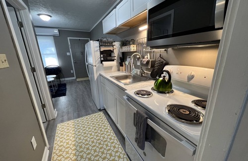 Fayetteville Apartamento | Cozy Court Street Apartment Steps from Everything!