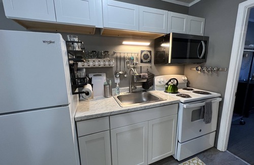 Fayetteville Apartamento | Cozy Court Street Apartment Steps from Everything!
