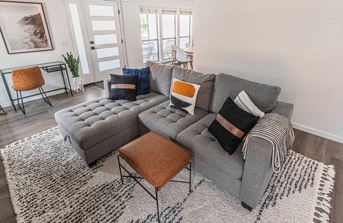 Seaside Cabaña | Cozy Cove Cottage