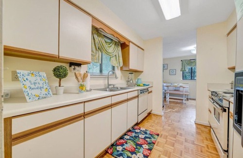 Moneta Casa | Cozy Cove- Fenced yard for your dog and calm waters to swim for the family