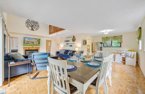 Moneta Casa | Cozy Cove- Fenced yard for your dog and calm waters to swim for the family