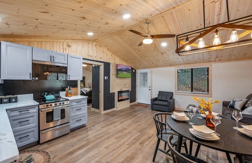 Sevierville Cabina | Cozy Cove- Lake Access, Pet Love